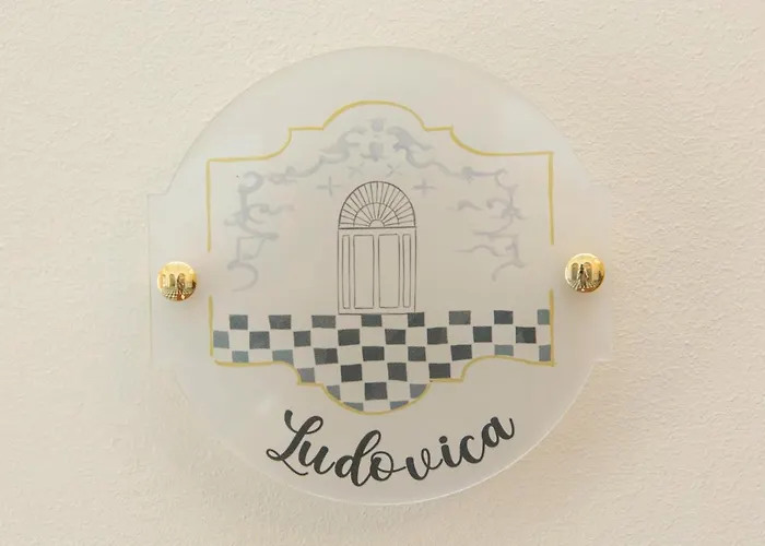 Interno Estense 753 *